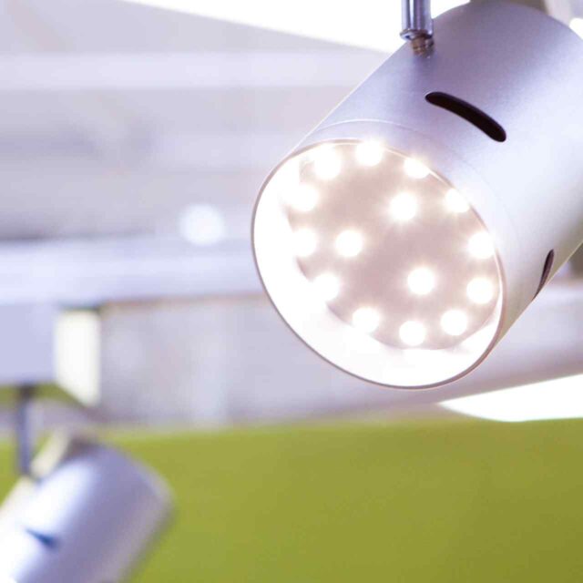 https://electrician.ferrerasconstruction.com/wp-content/uploads/2018/09/gallery_projects_09-640x640.jpg
