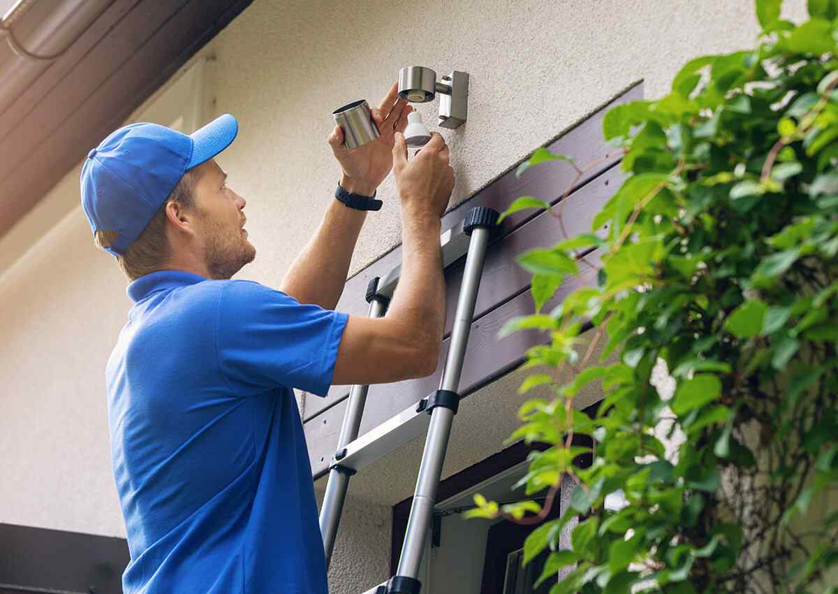 https://electrician.ferrerasconstruction.com/wp-content/uploads/2018/10/inner_professionals_01.jpg