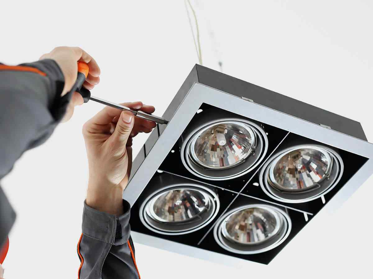 https://electrician.ferrerasconstruction.com/wp-content/uploads/2018/10/inner_service_04.jpg